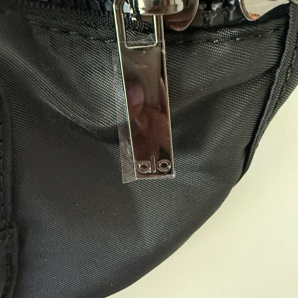 Alo yoga Explorer Fanny Pack - Picture 7 of 7